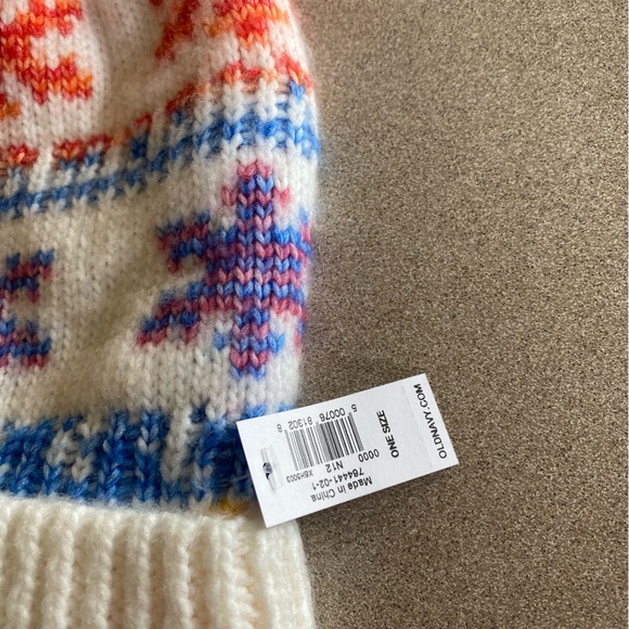 BNWT Old Navy Knit Pompom Hat - Picture 6 of 7
